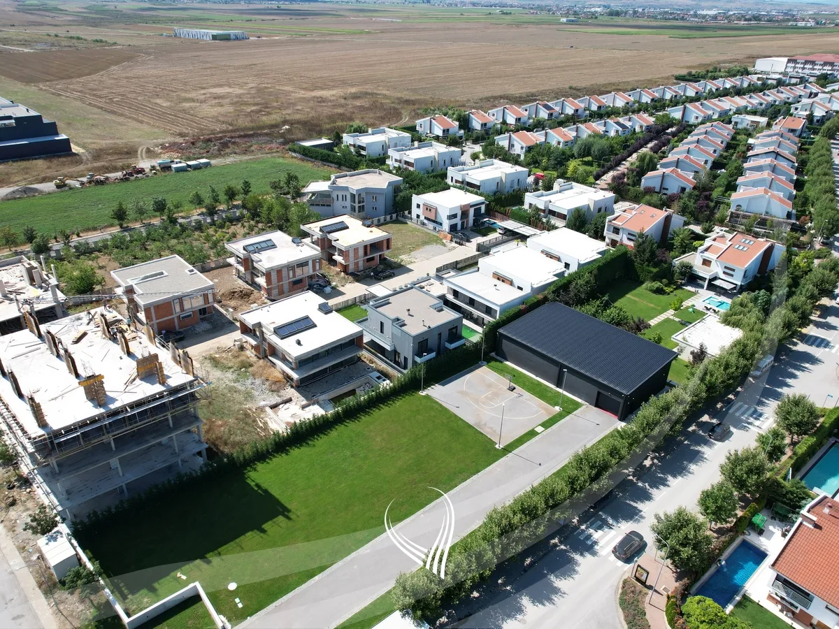 Shtëpi me 4 dhoma gjumi në shitje në Preoc – afër lagjes Marigona Residence