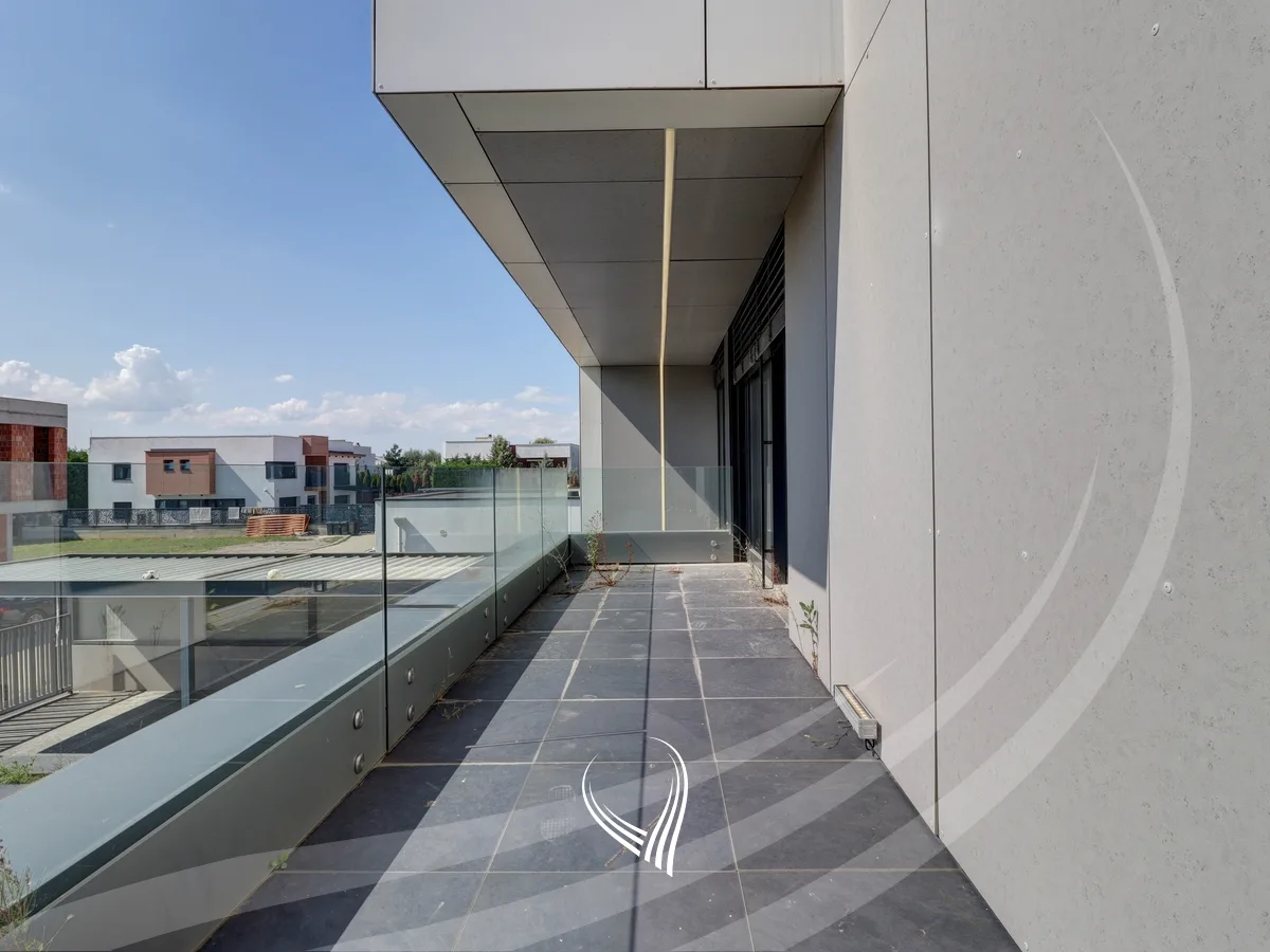 Shtëpi me 4 dhoma gjumi në shitje në Preoc – afër lagjes Marigona Residence
