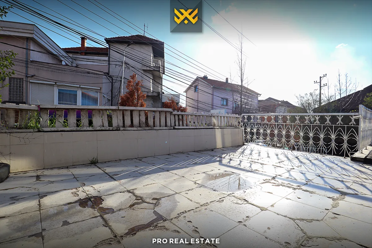 Shtëpi-Zyrë 400.22m² me #QIRA në Aktash.