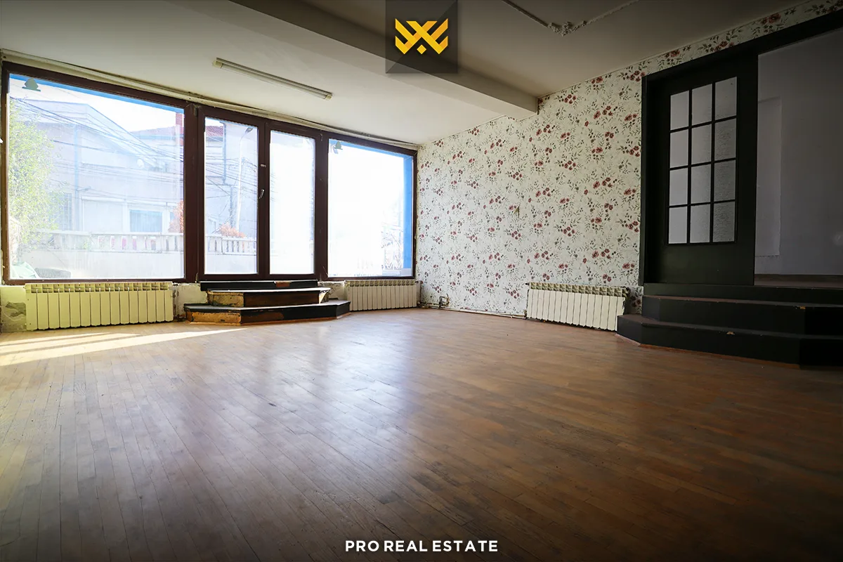 Shtëpi-Zyrë 400.22m² me #QIRA në Aktash.