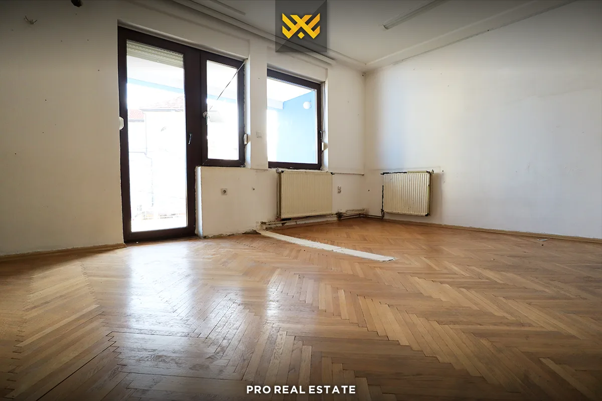 Shtëpi-Zyrë 400.22m² me #QIRA në Aktash.