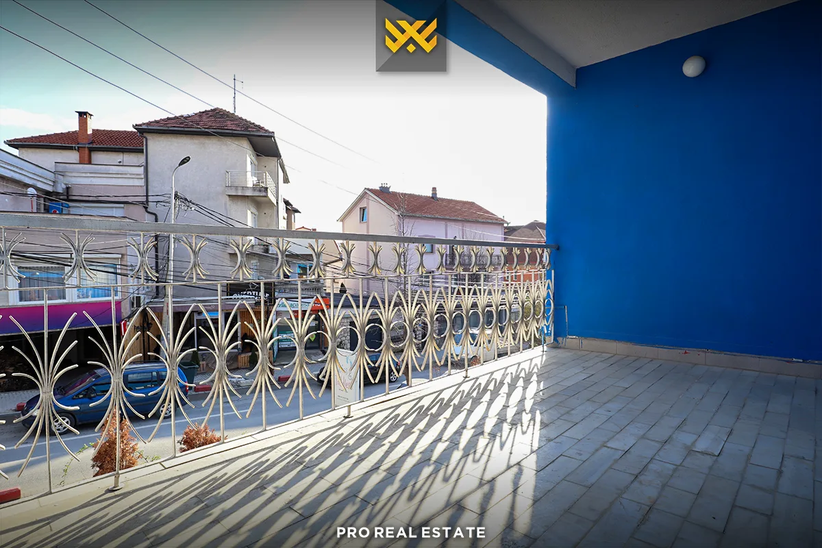 Shtëpi-Zyrë 400.22m² me #QIRA në Aktash.