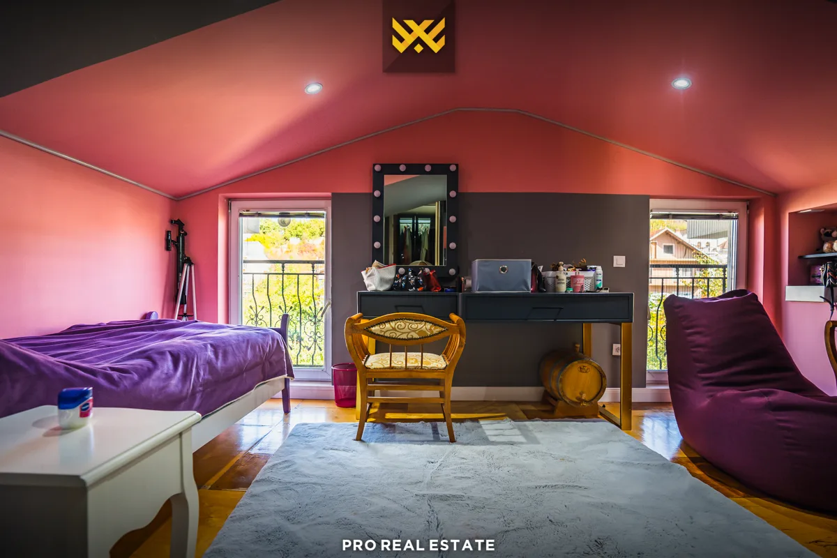 Shtëpi 420m² për #SHITJE në Sofali.