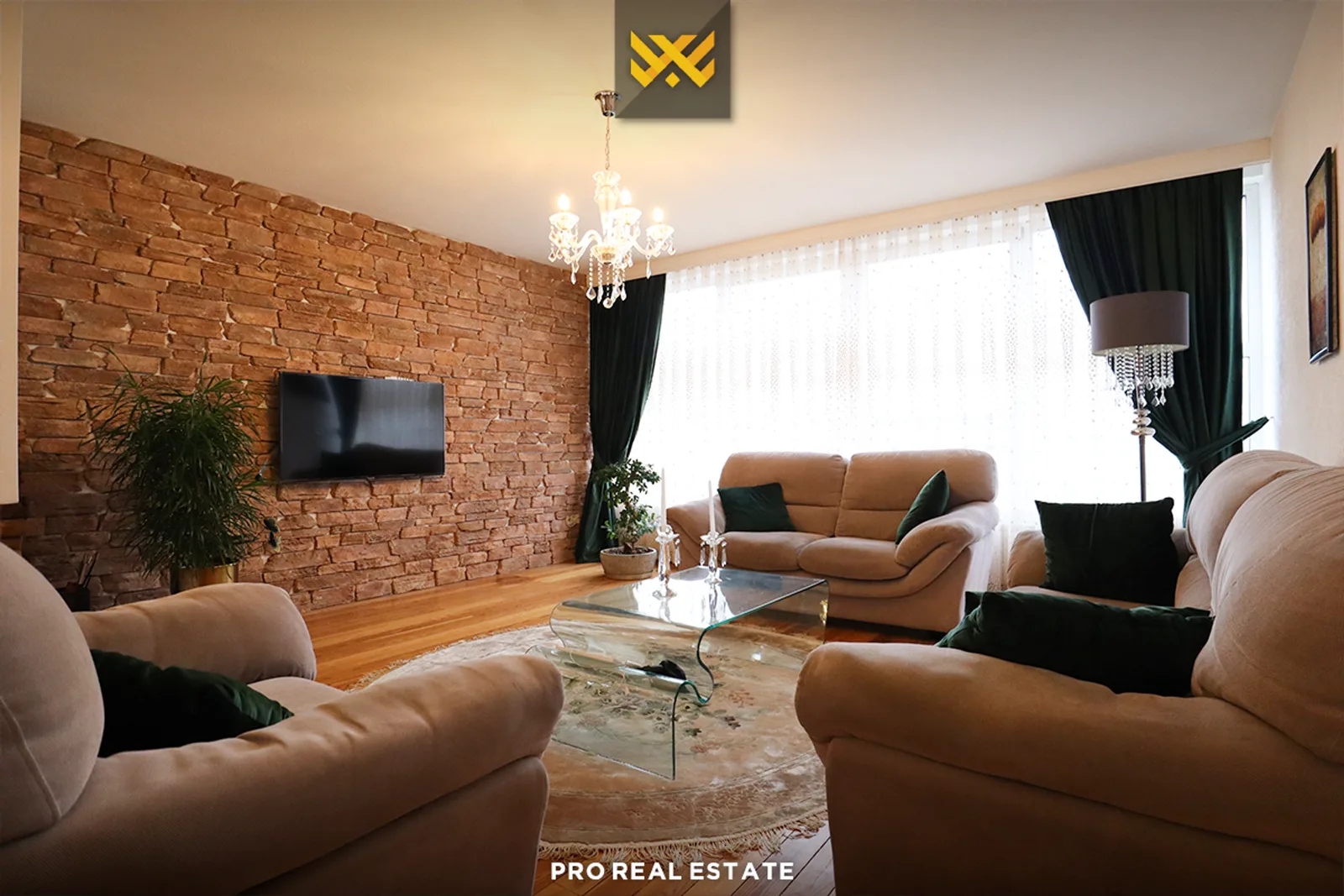 Banesë – Penthouse 230m² + 100m² me #QIRA në Lagje të Spitalit.