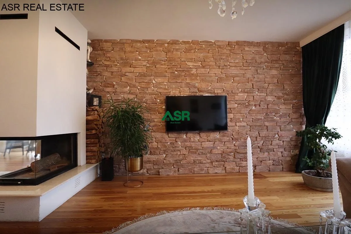 Ofrohet Penthouse Modern me qira në Lagjen Mati 1