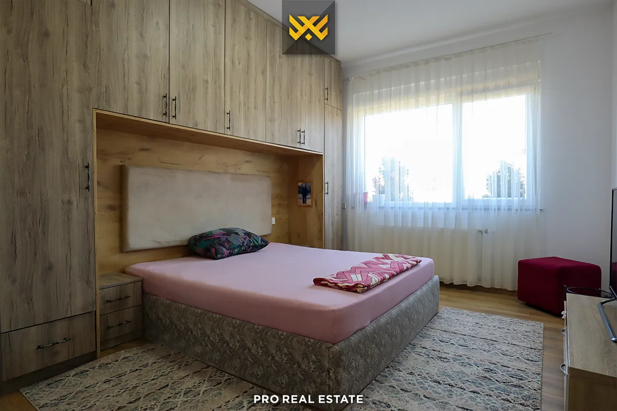 Shtëpi 240m² për #SHITJE në Veternik
