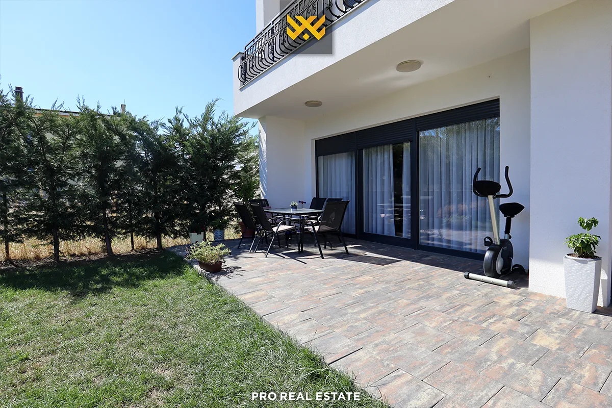 Shtëpi 240m² për #SHITJE në Veternik