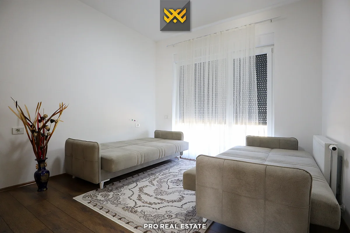 Shtëpi 240m² për #SHITJE në Veternik