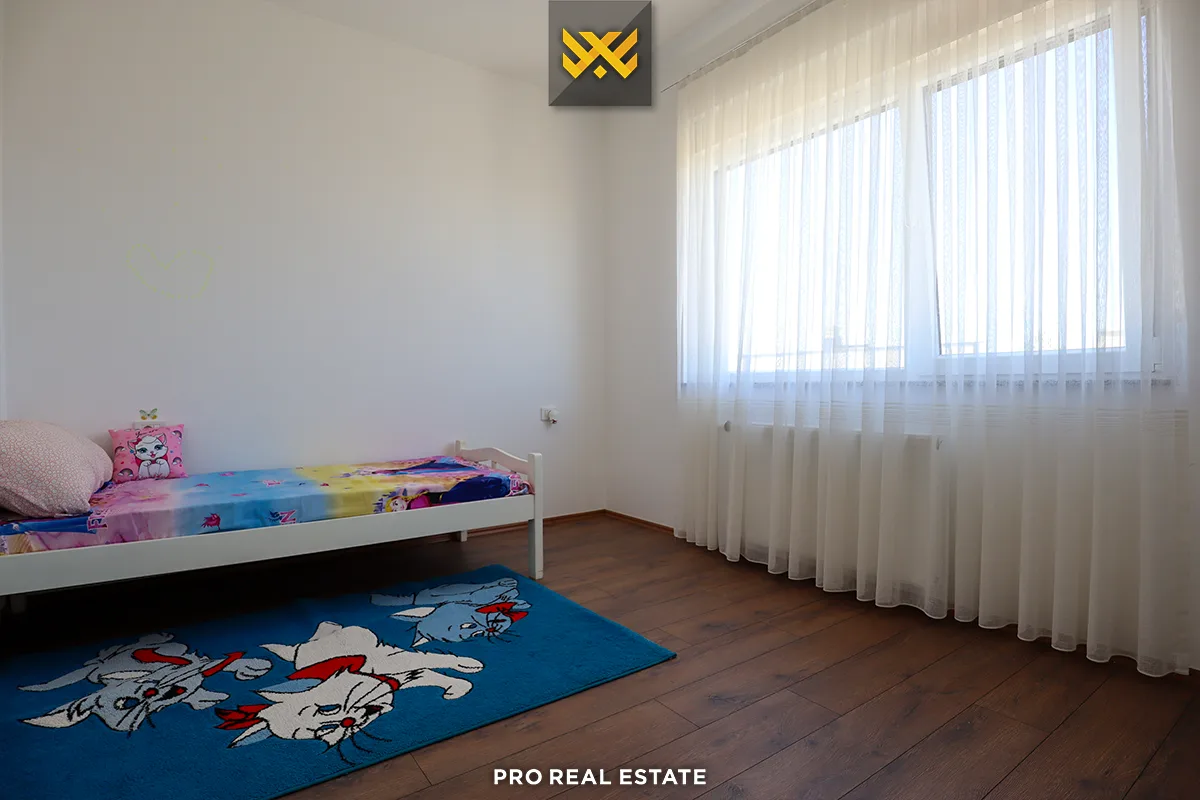 Shtëpi 240m² për #SHITJE në Veternik