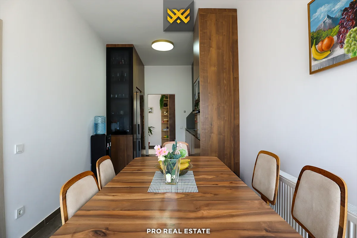 Shtëpi 240m² për #SHITJE në Veternik