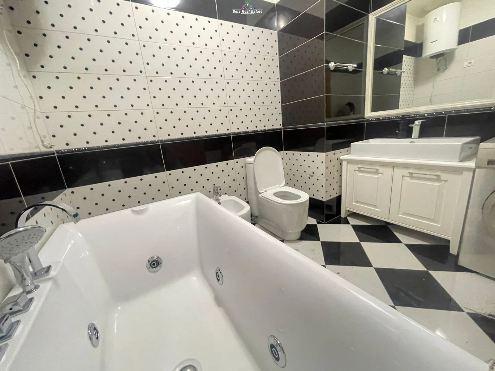 Apartament Me Qera 3+1+2 Tek 21 Dhjetori (ID B230177) Tirane