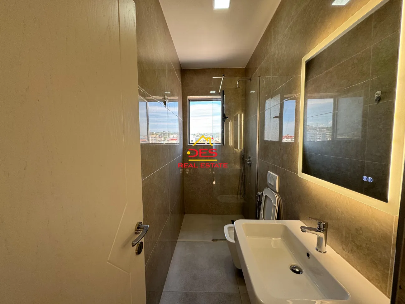 Jepet me qira apartament 2+1+2 pranë kombinatit të peshkut,vlorë.