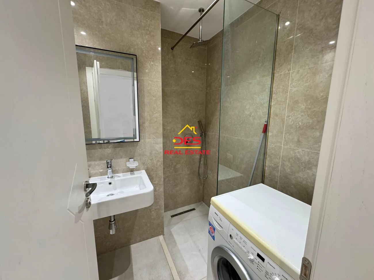 Jepet me qira apartament 2+1+2 pranë kombinatit të peshkut,vlorë.