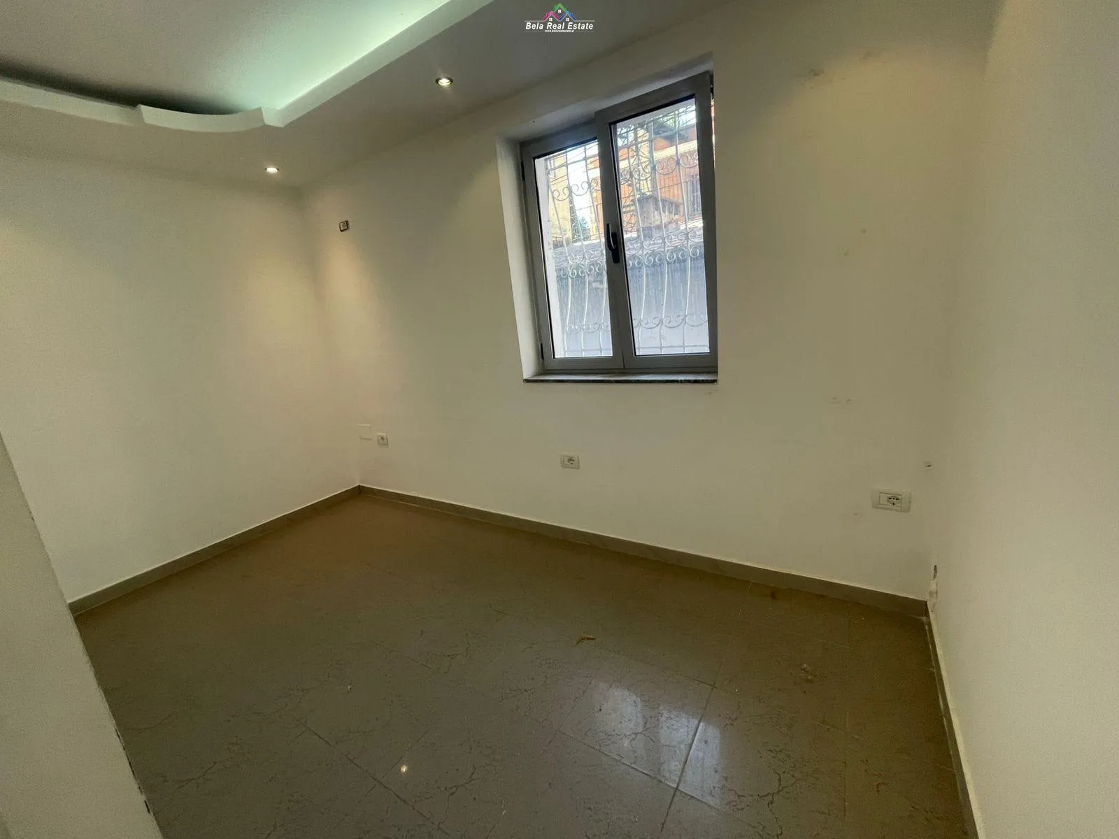 Zyre Me Qera 2+1 Tek Mine Peza (ID BZ2590) Tirane