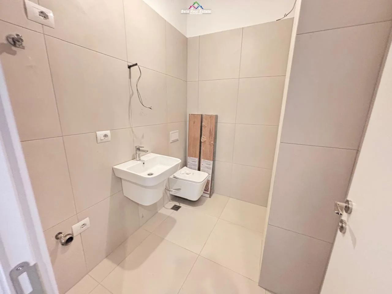 Zyre Me Qera tek Rruga e Barrikadave (ID BZ2788) Tirane