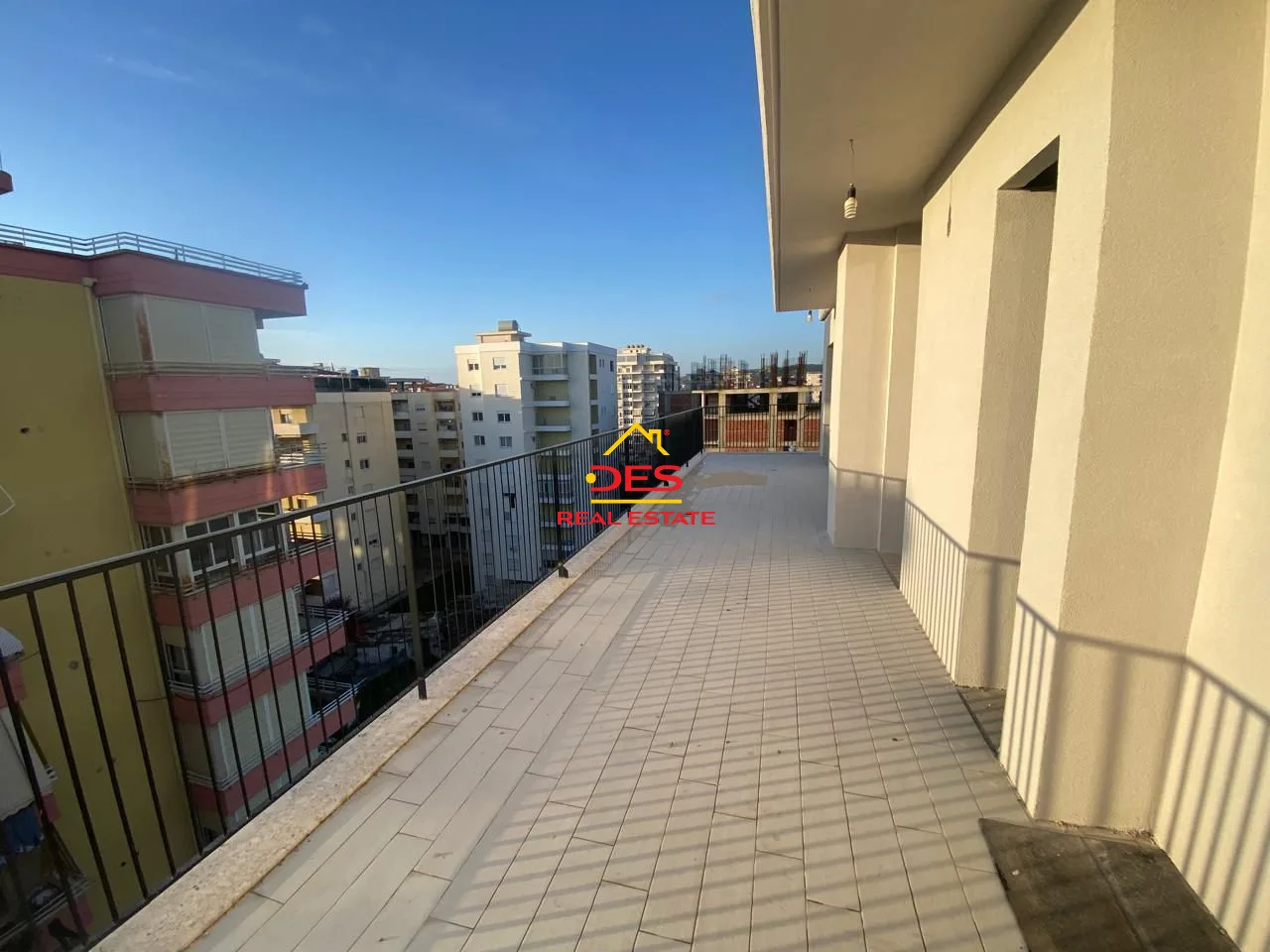 Shitet apartament 2+1 te “rruga e çipajve”, vlorë.