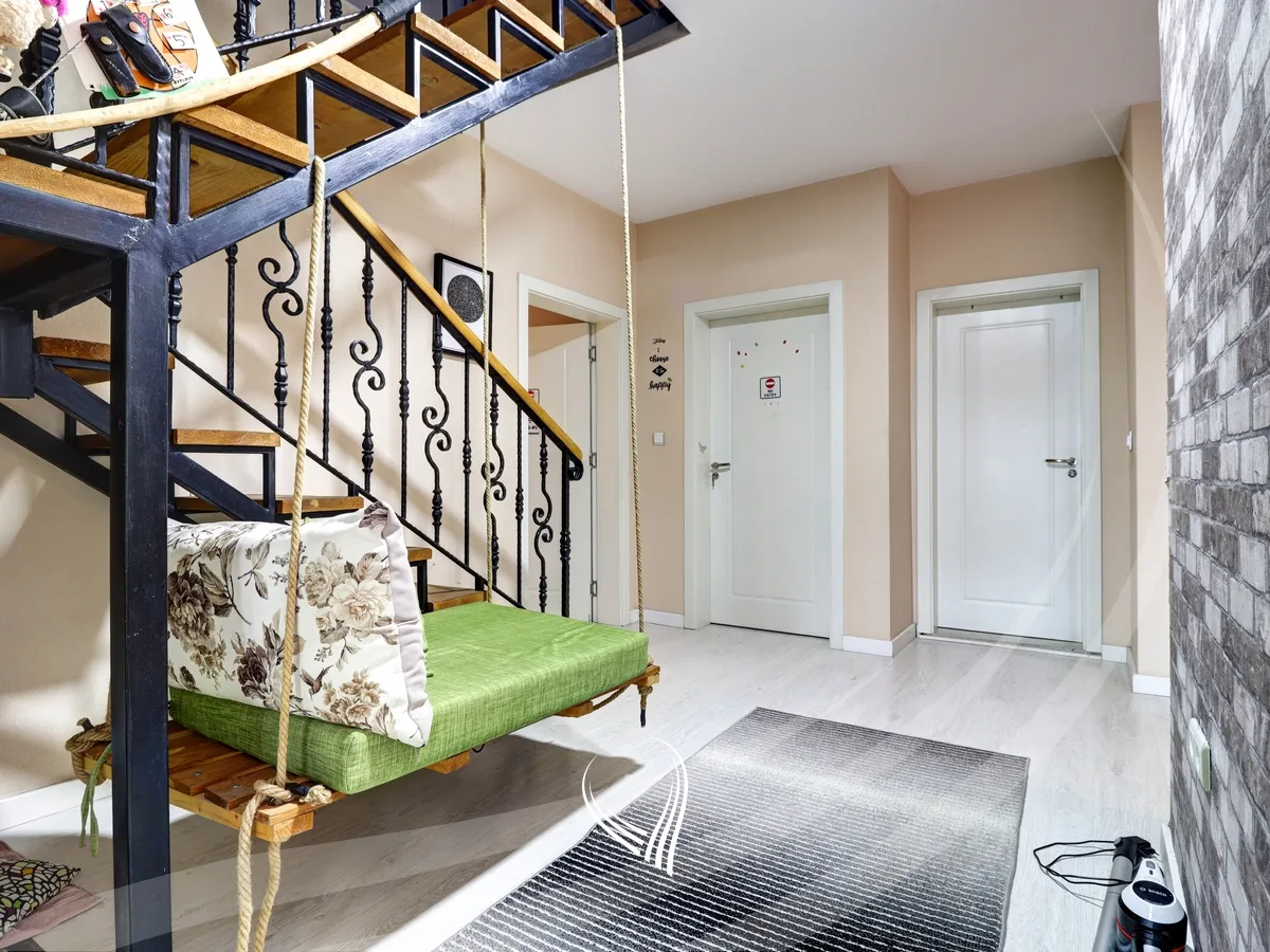 Shtëpi me 5 dhoma gjumi me qira në Çagllavicë