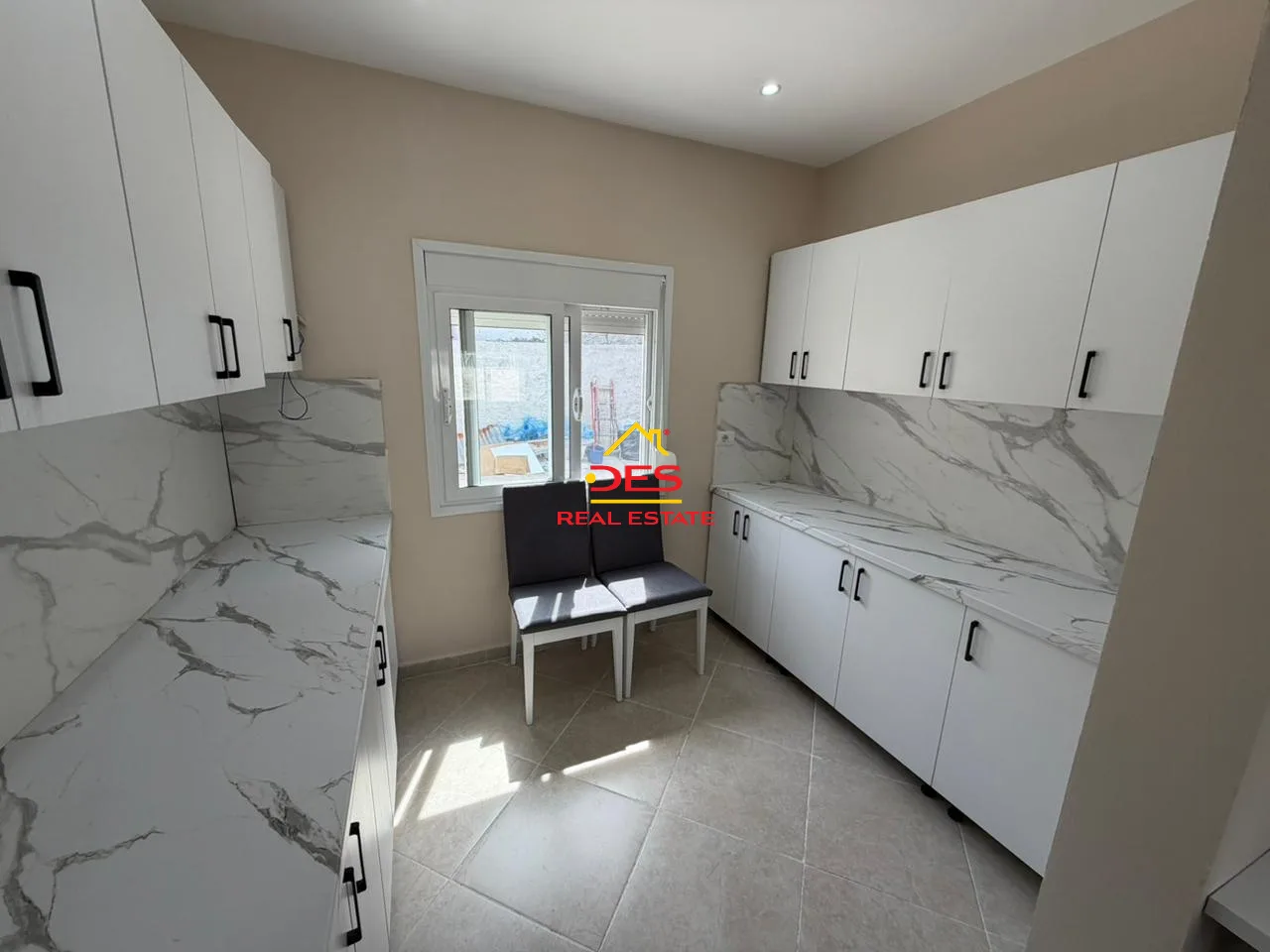 Shitet shtëpi private + truall në çole, vlorë.