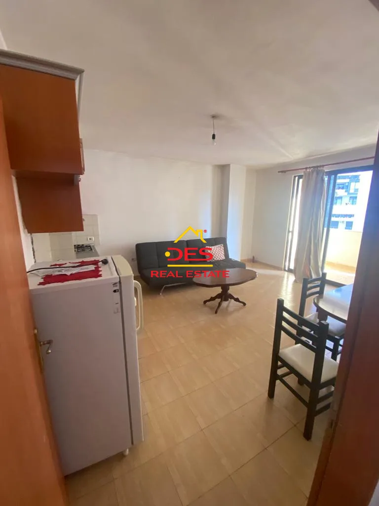 Shitet apartament 1+1 tek ish parku i abutobusave ,tiranë