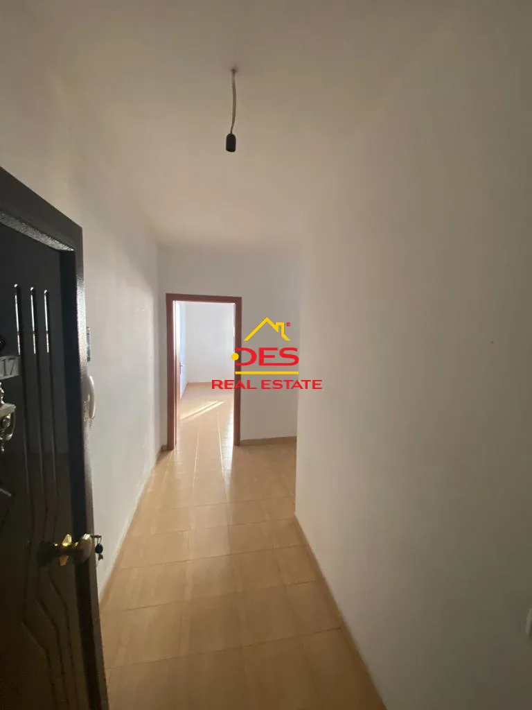 Shitet apartament 1+1 tek ish parku i abutobusave ,tiranë