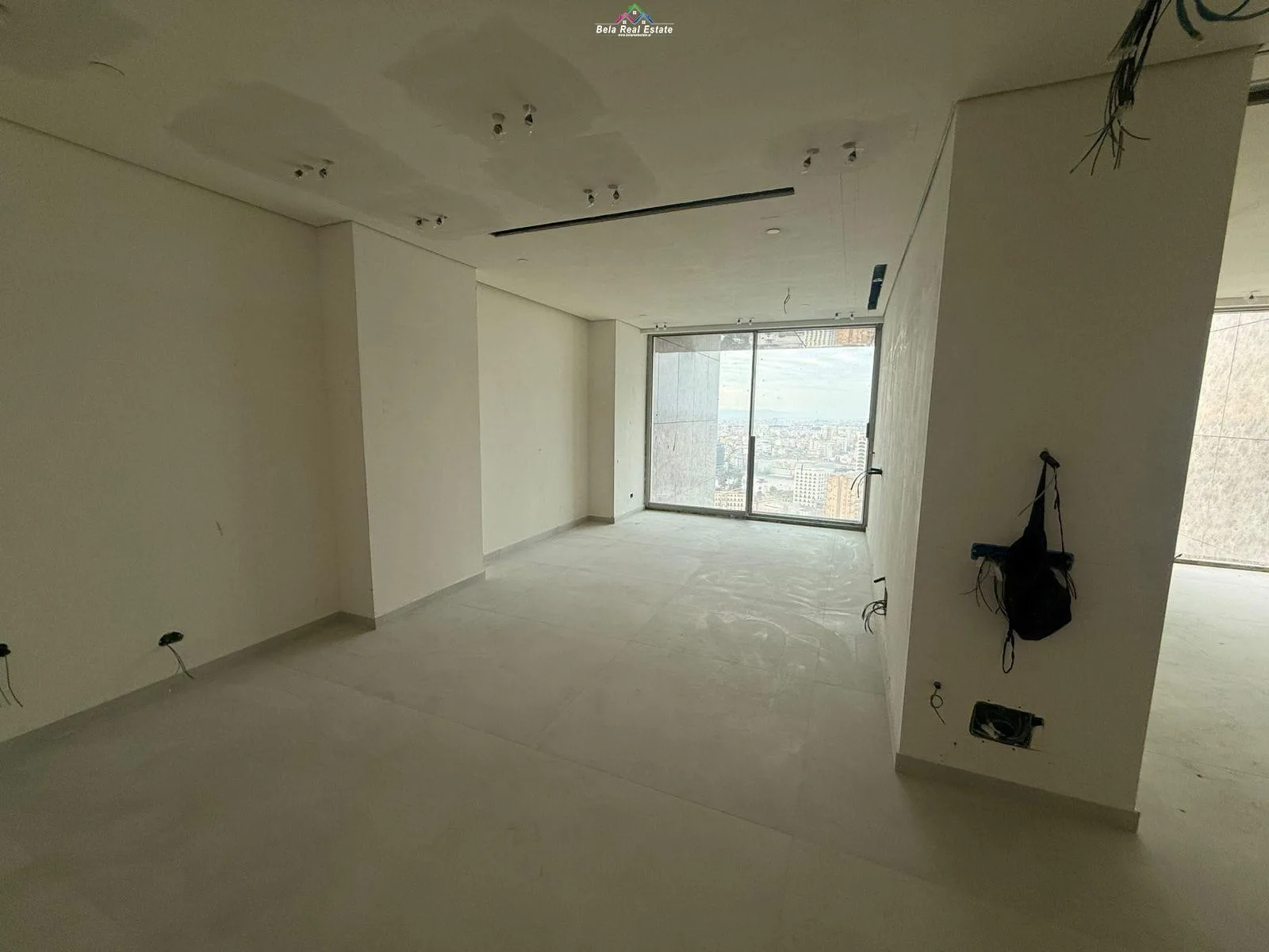 Apartament me qera 1+1+post parkimi tek DownTown One (ID B2101428) Tirane