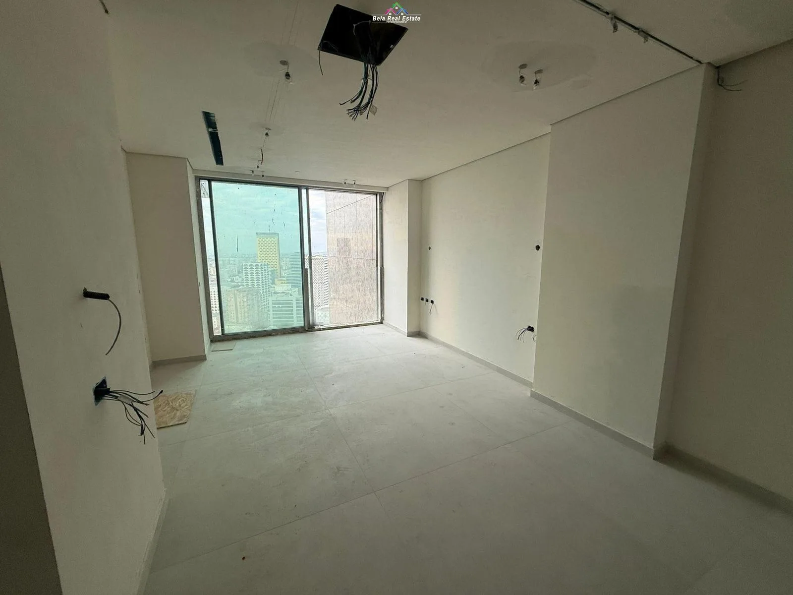 Apartament me qera 1+1+post parkimi tek DownTown One (ID B2101428) Tirane
