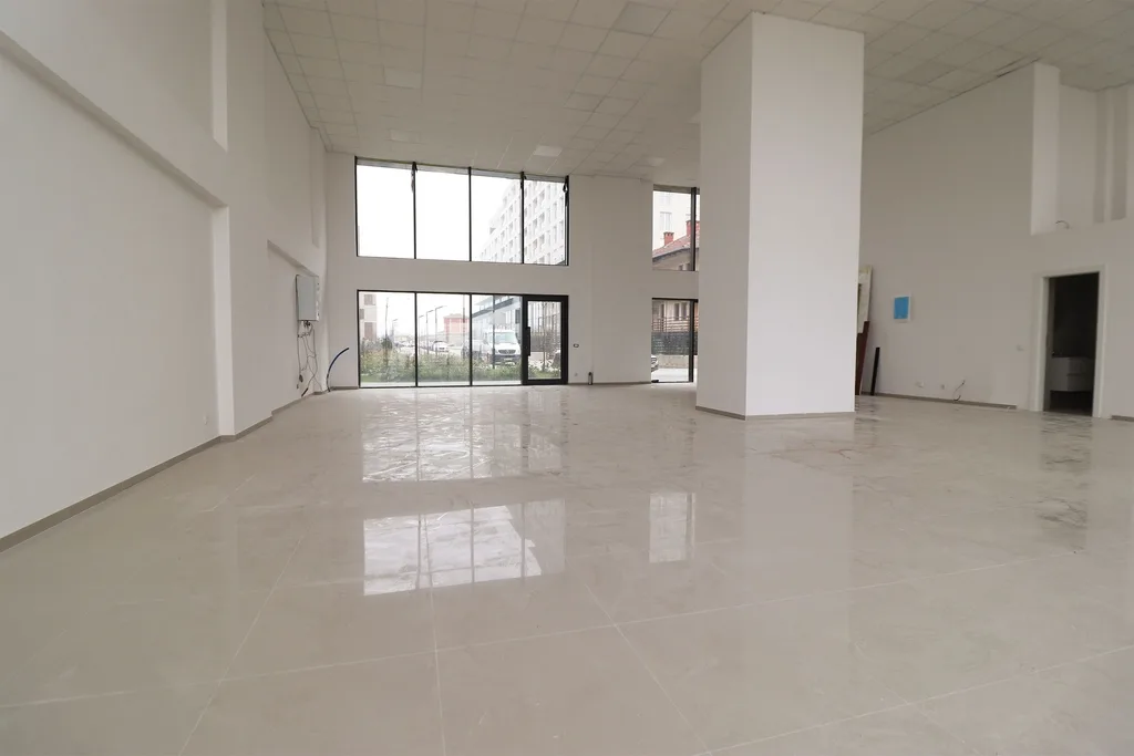 Lokal me qira 186m² në Prishtina e Re