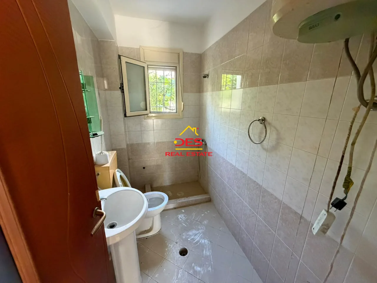 Shitet shtëpi private 2 katëshe pranë shkollës jopublike “xhyheri”, vlorë