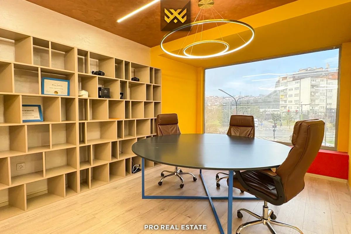 Zyrë 76m² me #QIRA në Qendër