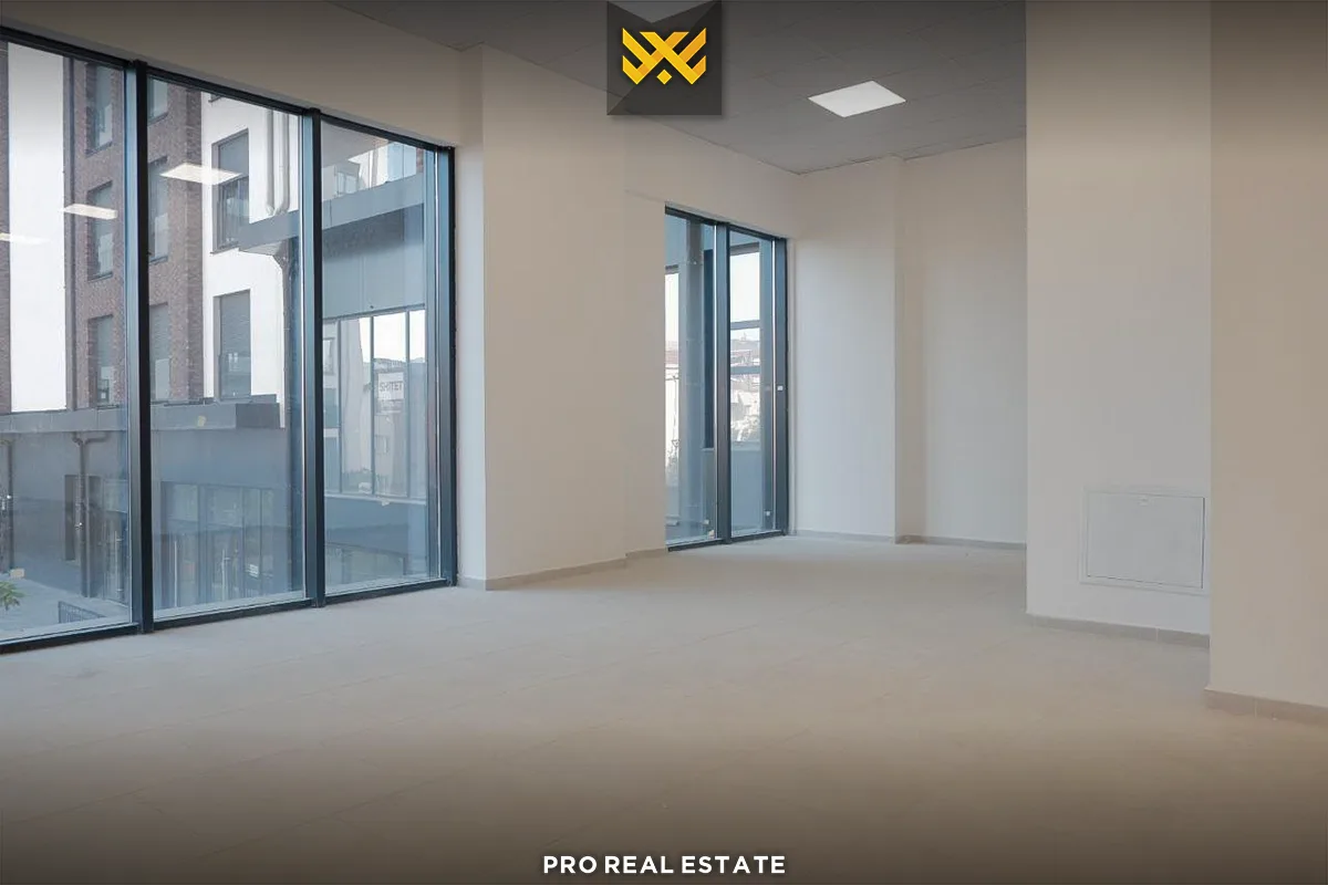 Lokal 400m² me #QIRA në Bregun e Diellit.
