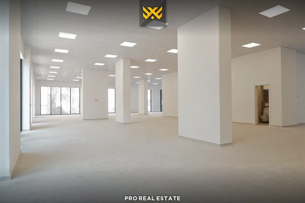 Lokal 400m² me #QIRA në Bregun e Diellit.