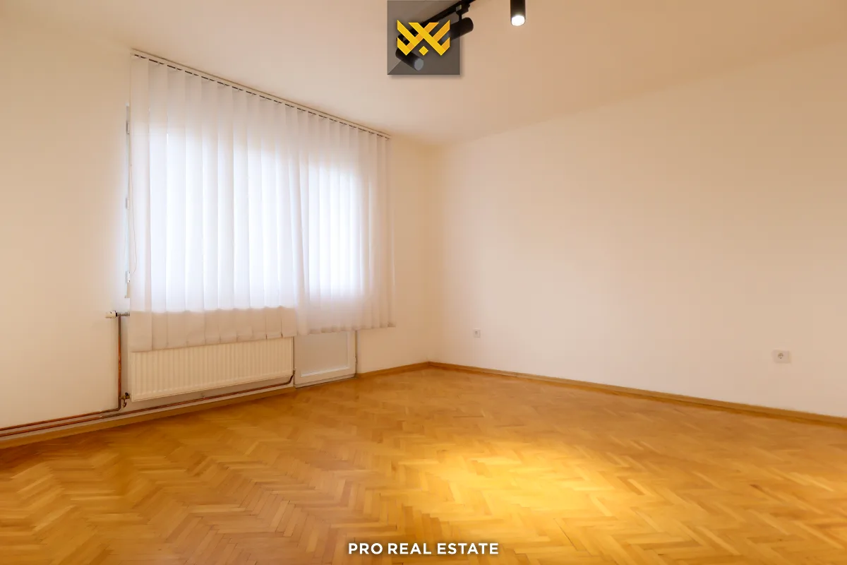 Banesë / Zyrë 100m² me #QIRA në Qendër
