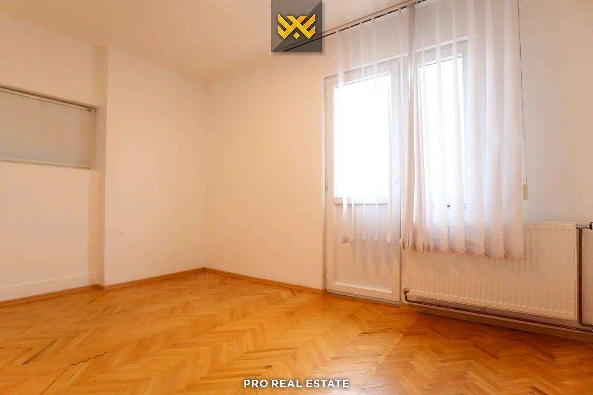Banesë / Zyrë 100m² me #QIRA në Qendër