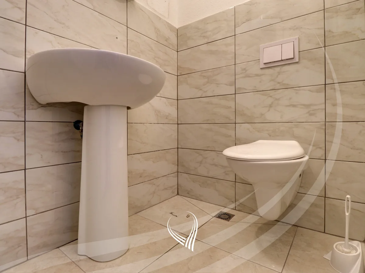 Zyre 250m2 me qira në lagjen Tophane