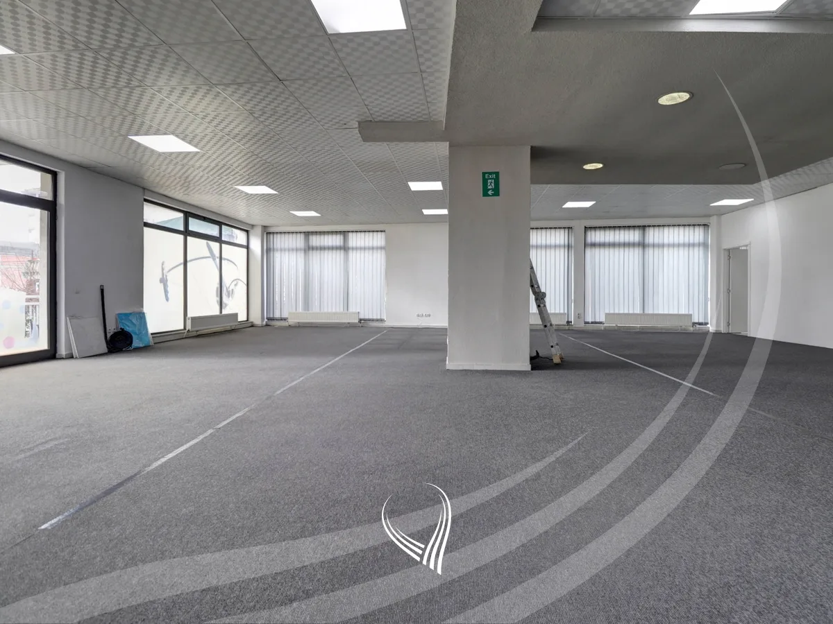 Zyre 250m2 me qira në lagjen Tophane