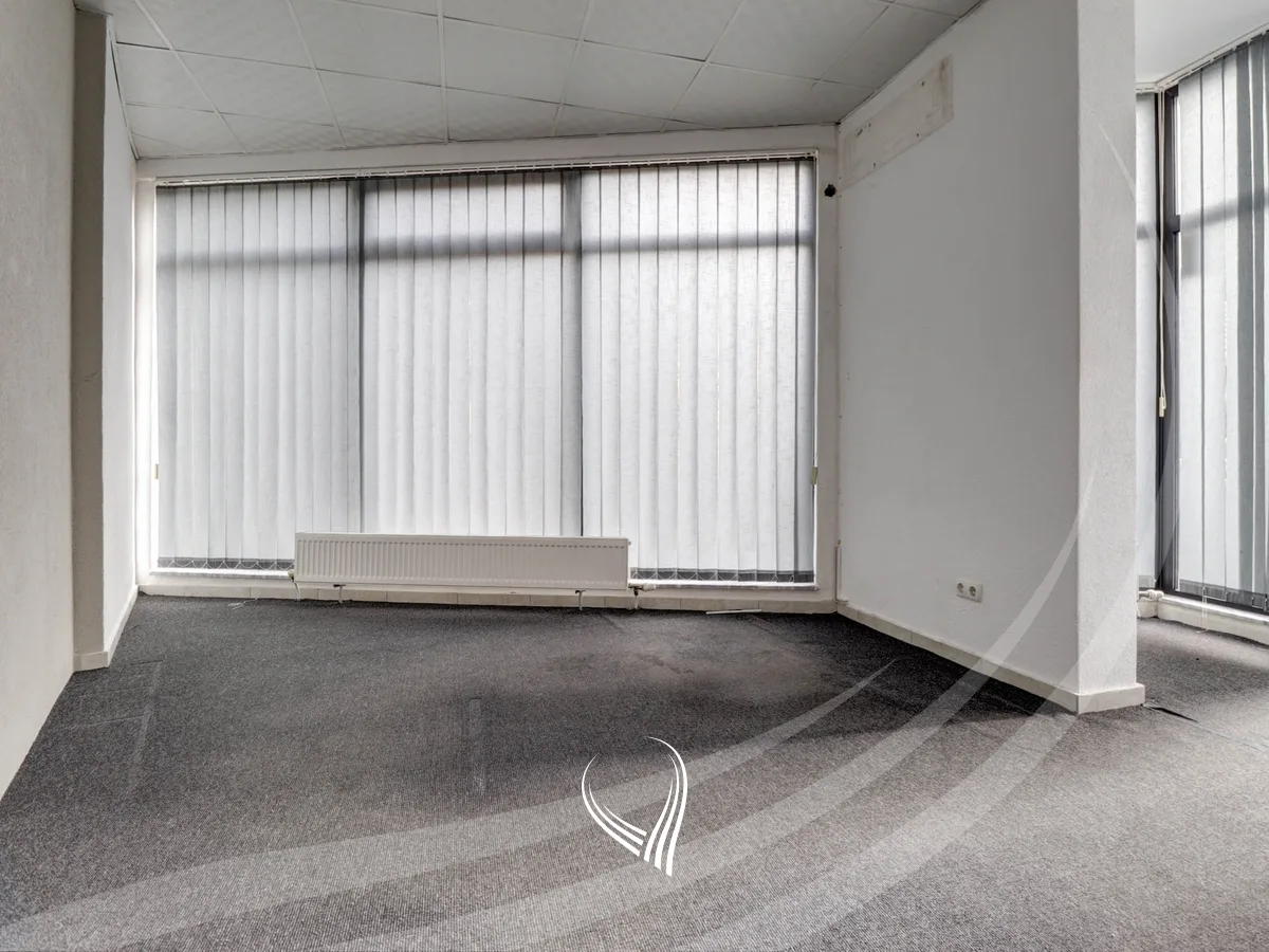 Zyre 250m2 me qira në lagjen Tophane