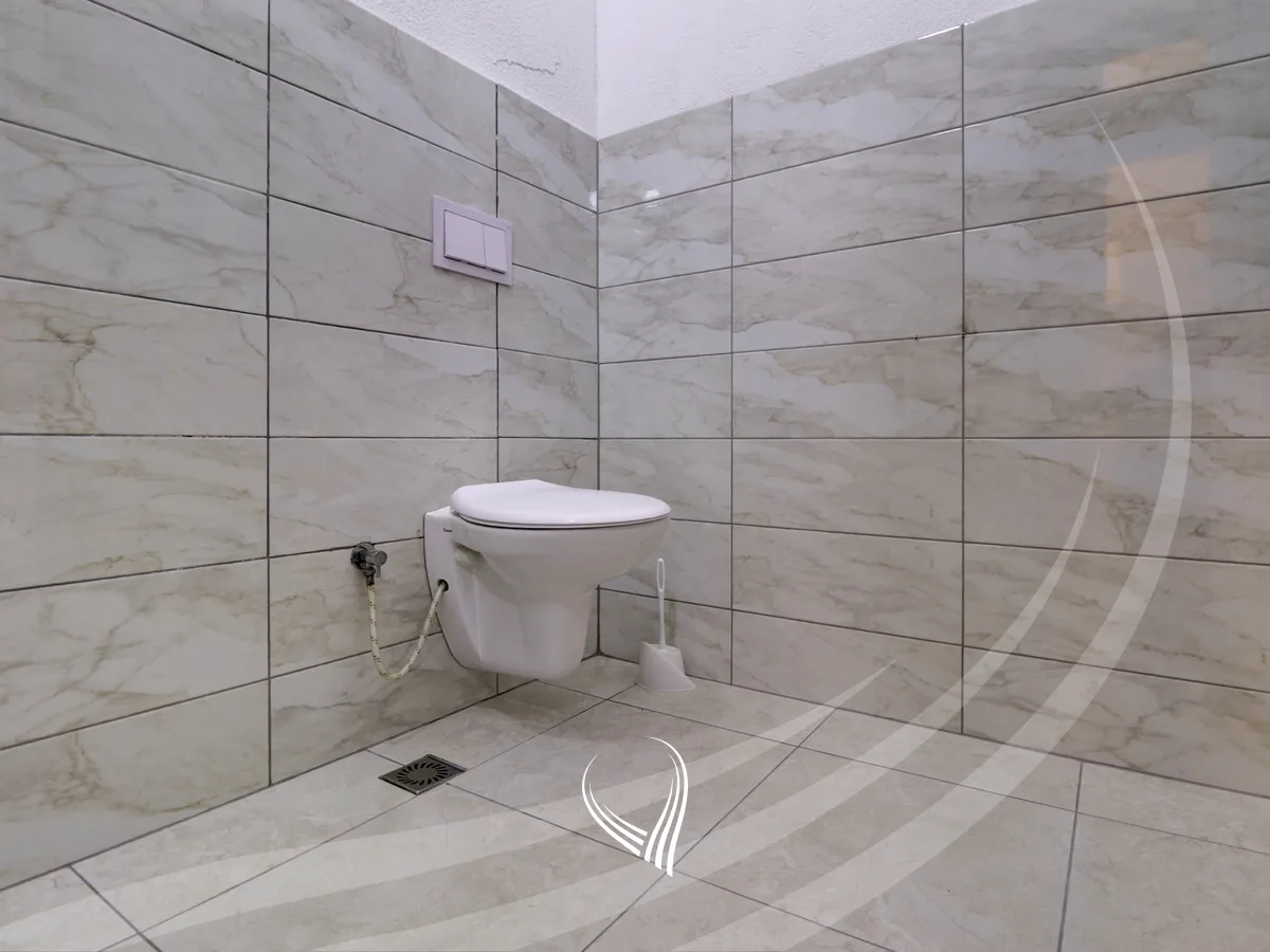 Zyre 250m2 me qira në lagjen Tophane