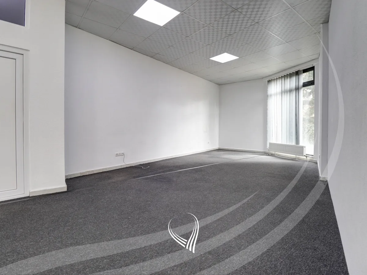Zyre 250m2 me qira në lagjen Tophane