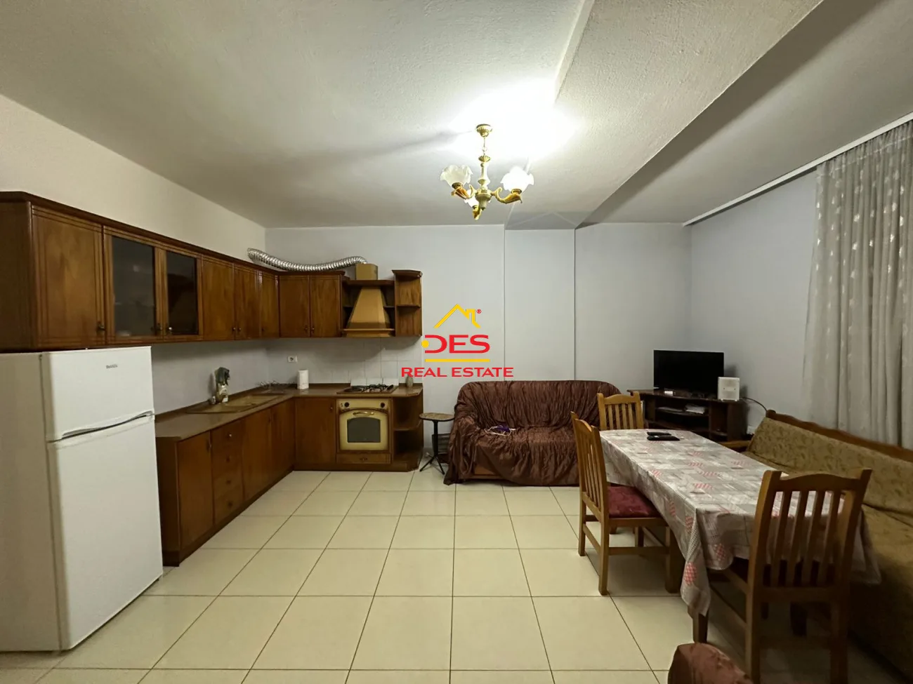 Jepet me qira apartament 1+1 në qendër të qytetit, elbasan.