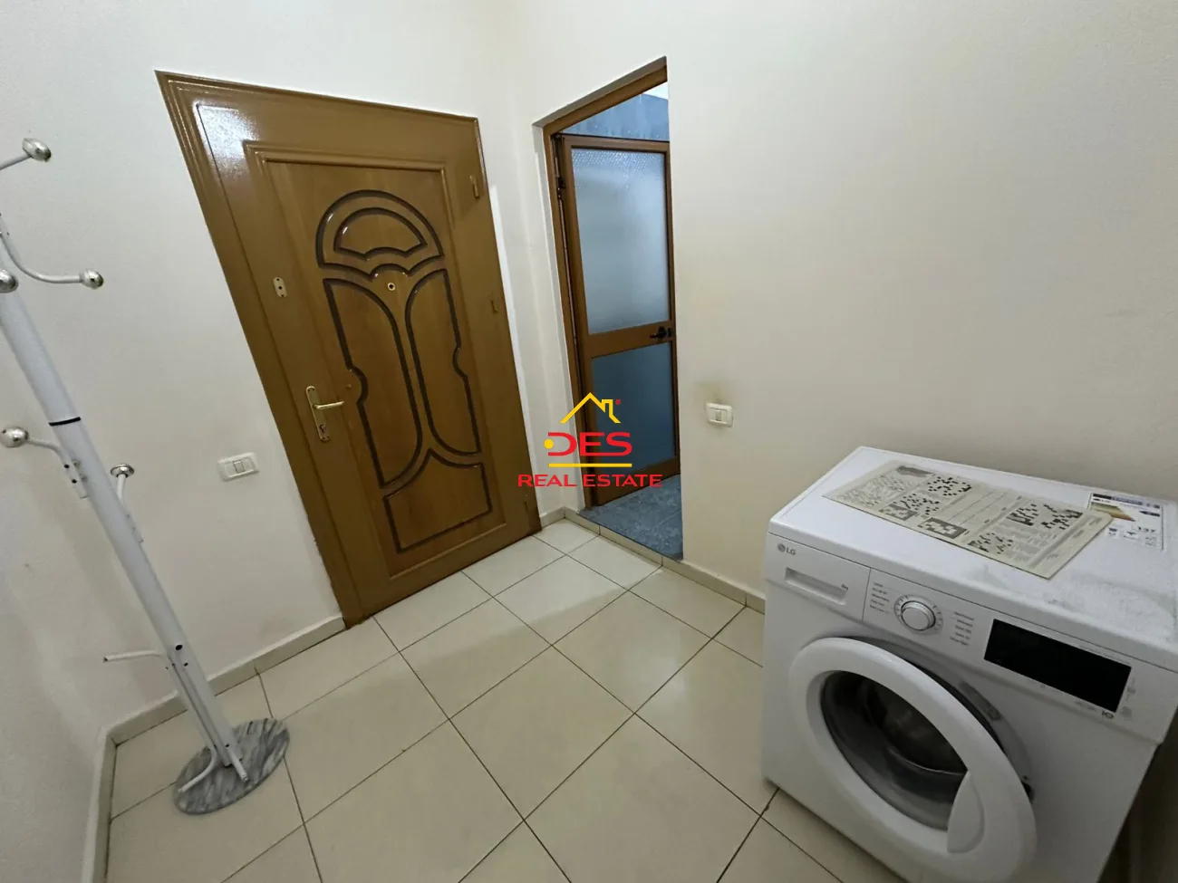 Jepet me qira apartament 1+1 në qendër të qytetit, elbasan.