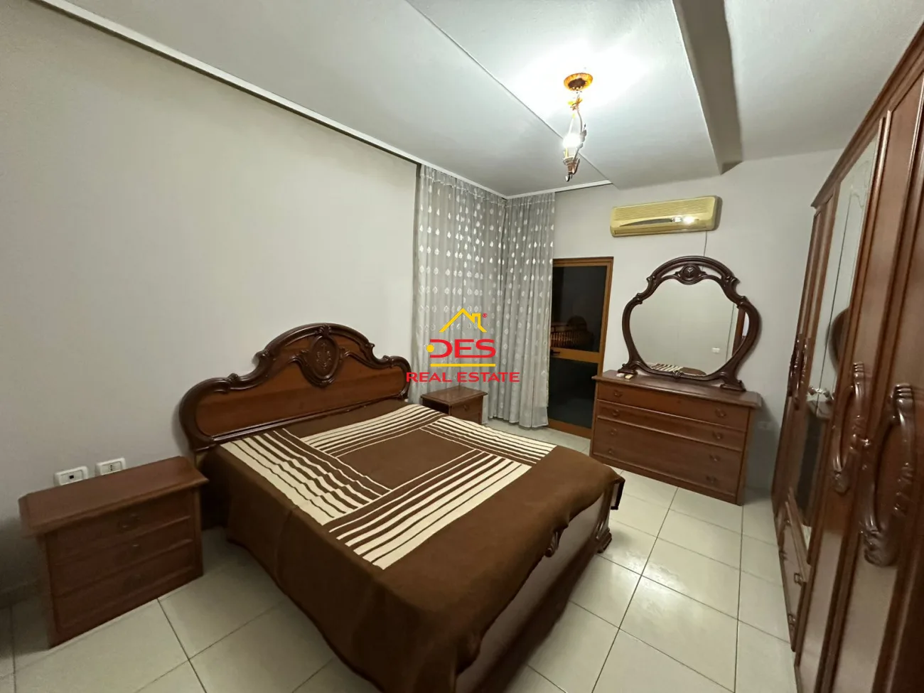 Jepet me qira apartament 1+1 në qendër të qytetit, elbasan.