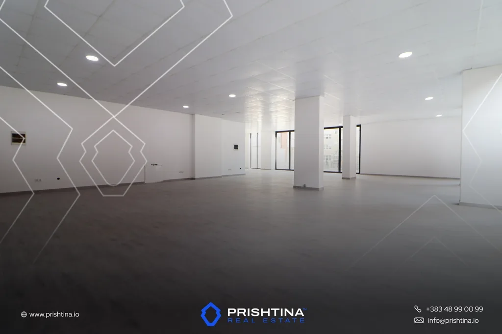 Lokal me qira 180m² te Muharrem Fejza