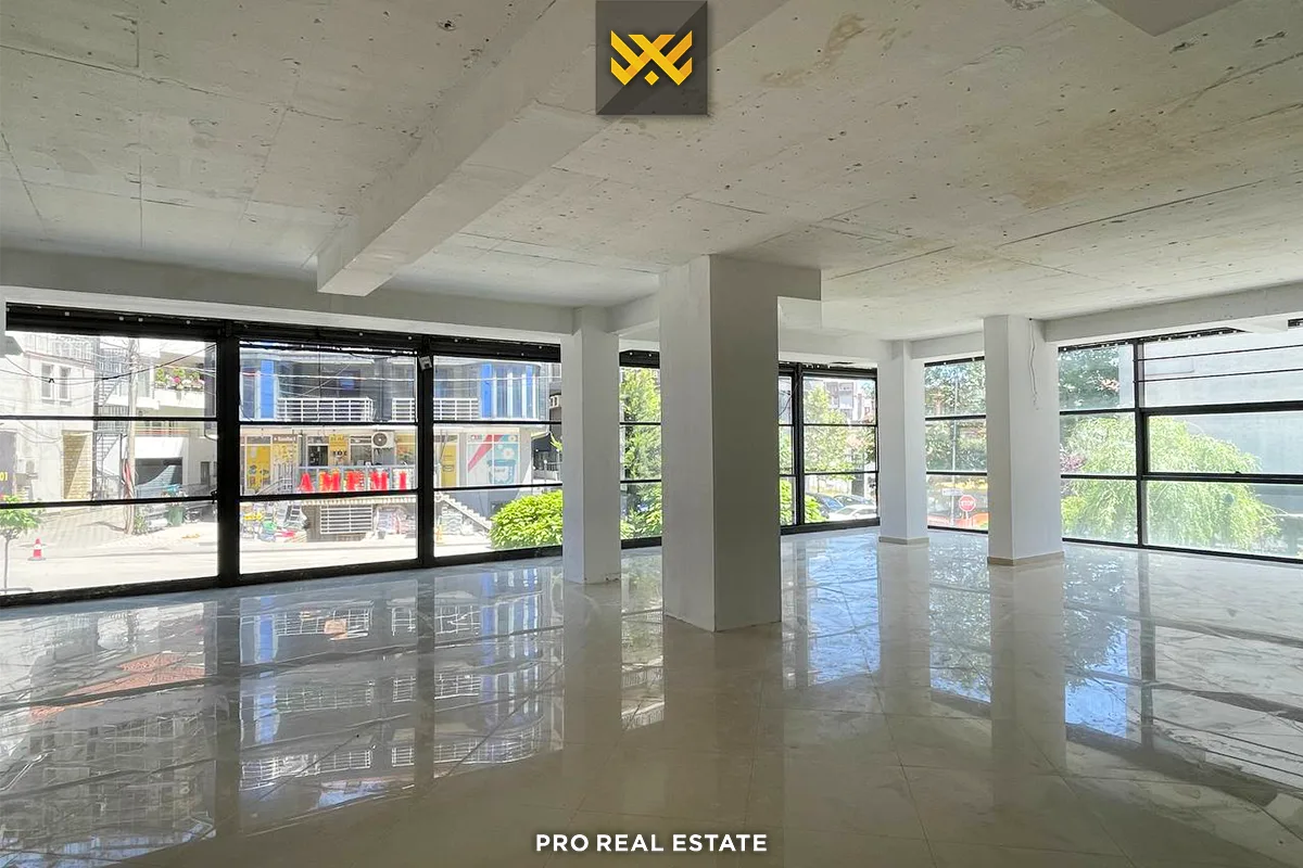 Lokal 250m² me #QIRA në Bregun e Diellit