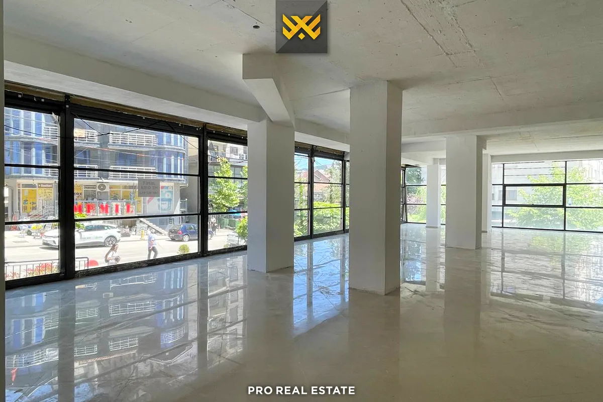 Lokal 250m² me #QIRA në Bregun e Diellit