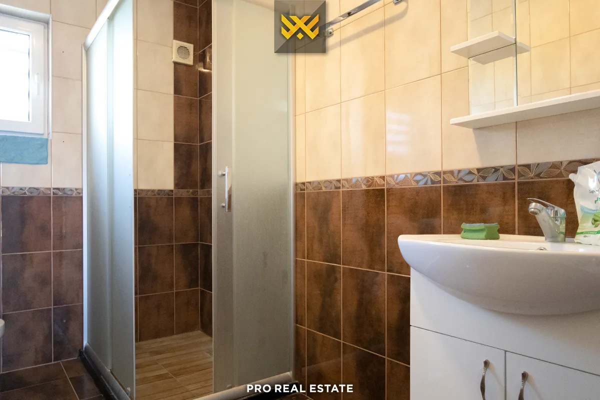 Shtëpi 270m² për #SHITJE në Lagjen Nic