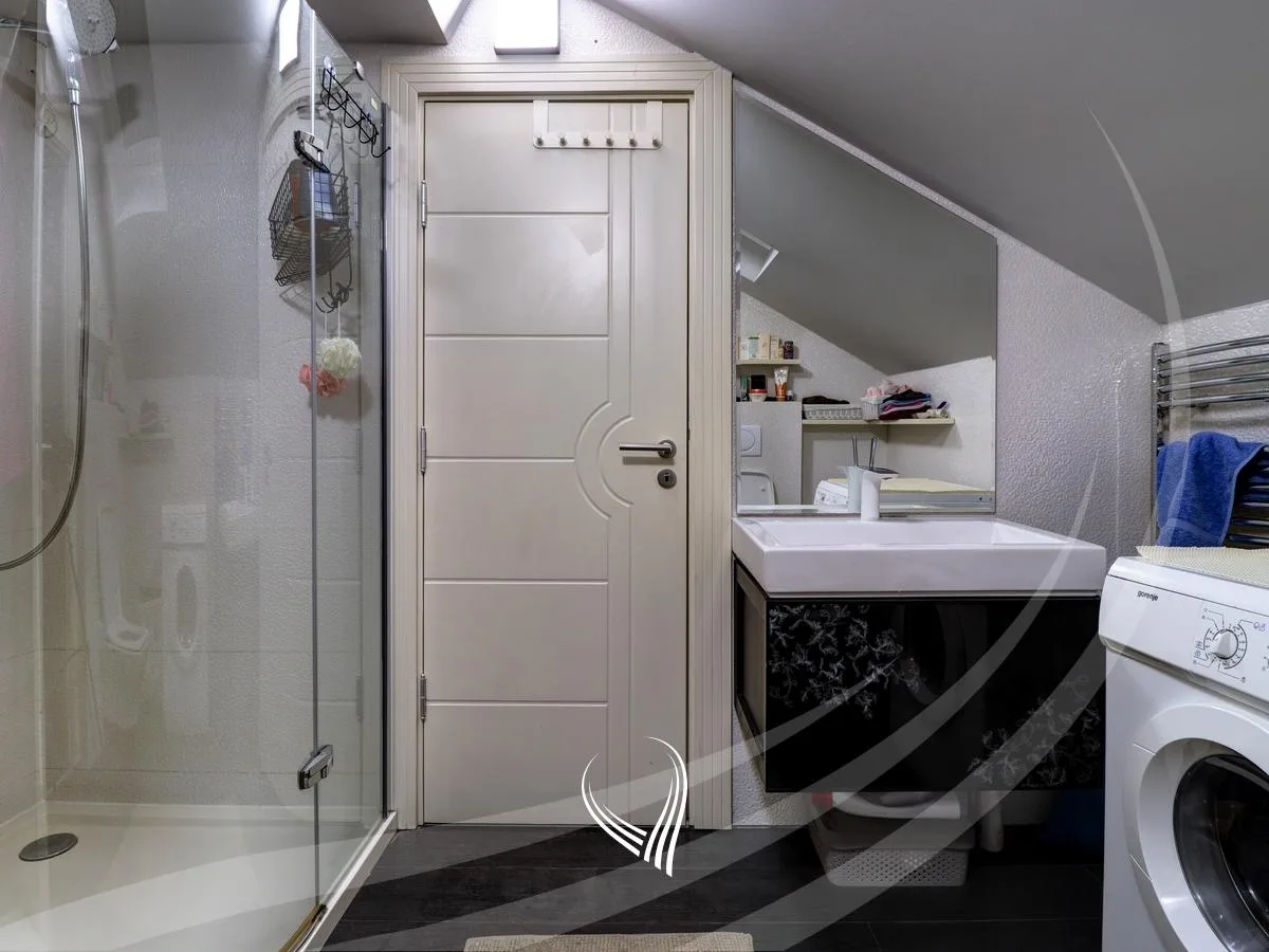 Duplex - Banesë me 2 dhoma gjumi me qira në Qendër