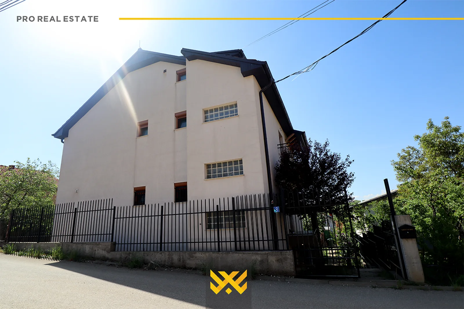 Shtëpi 400m² në #SHITJE në Matiçan.