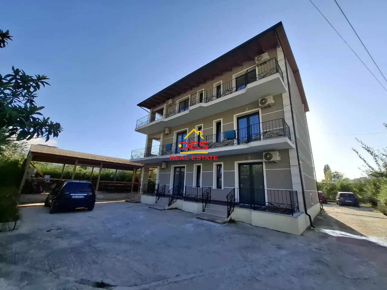 Jepet me qira hotel 3 katësh në çentrale, vlorë