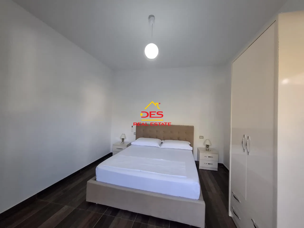 Jepet me qira hotel 3 katësh në çentrale, vlorë