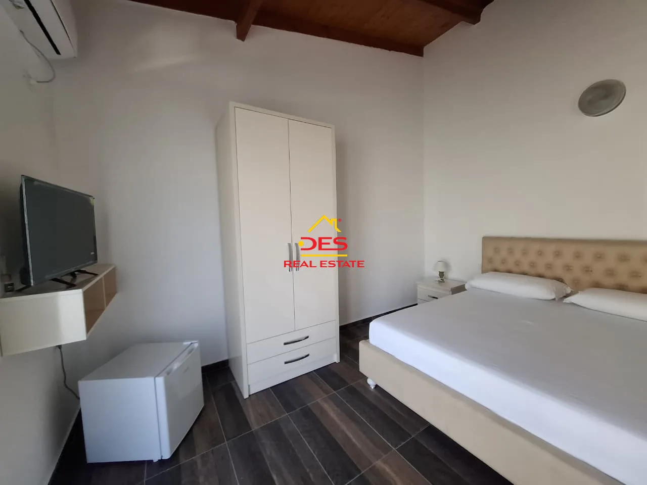 Jepet me qira hotel 3 katësh në çentrale, vlorë